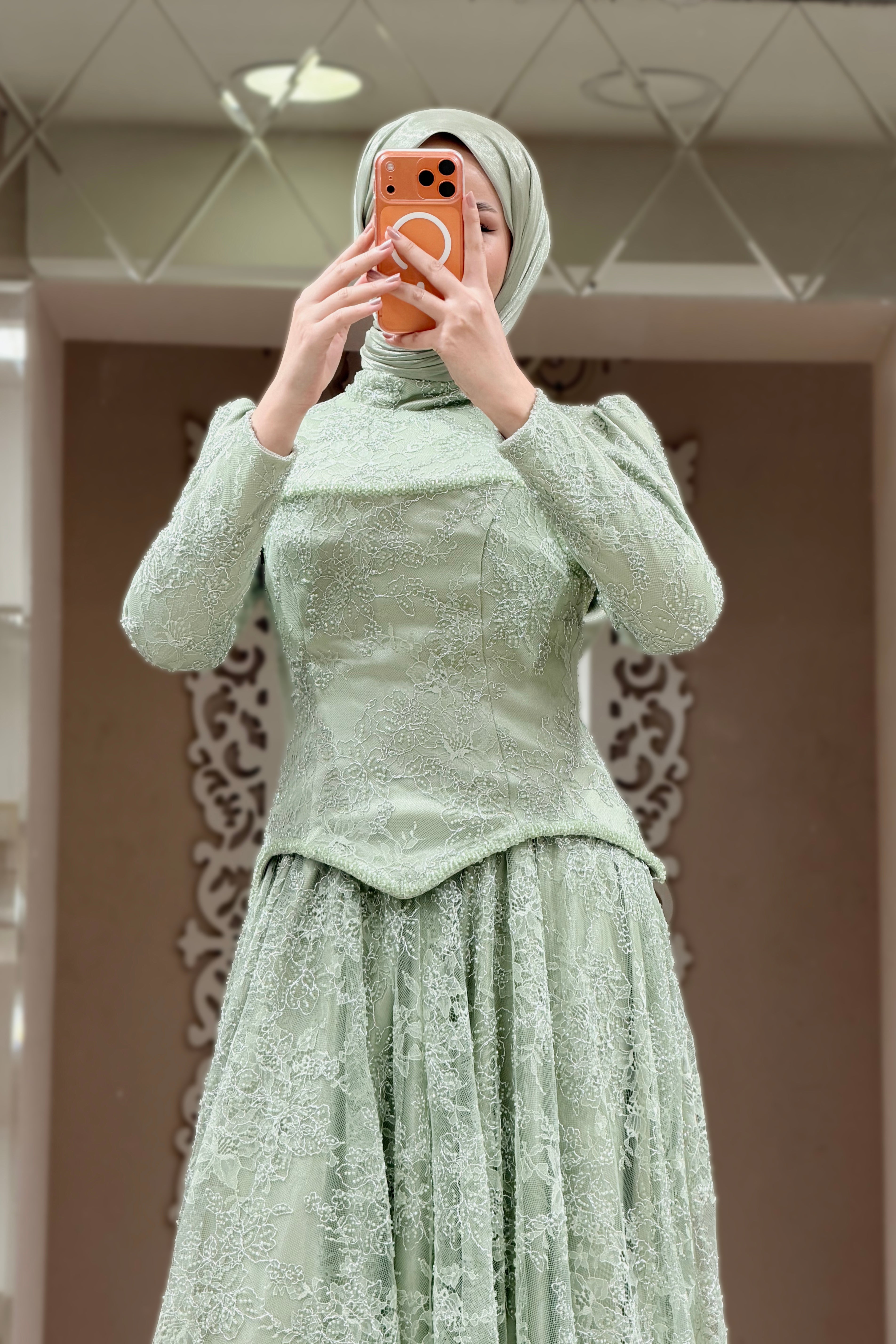 Elina Abiye Mint