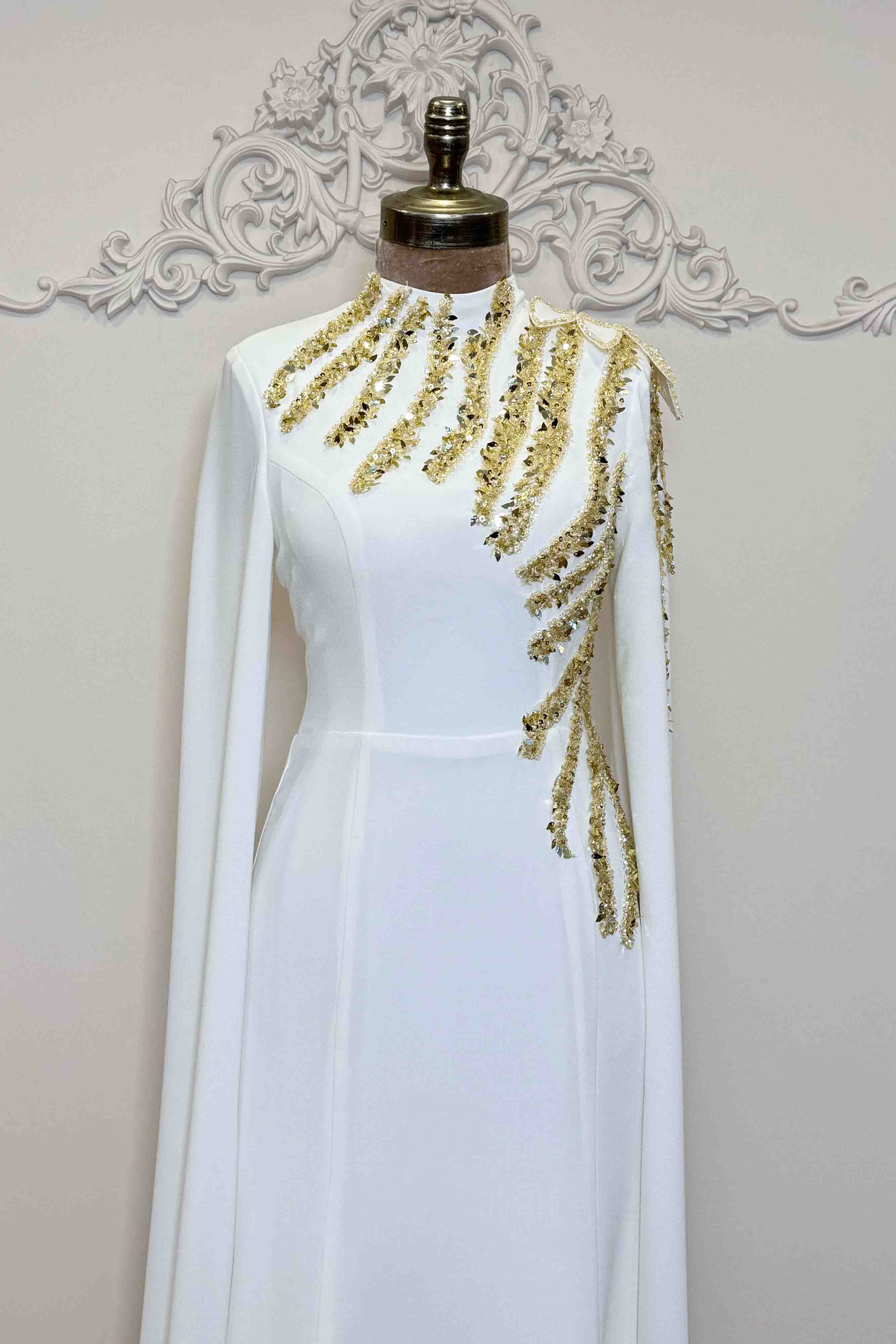 Salkım Abiye Beyaz Gold Nakış Detaylı